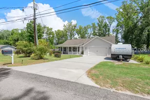 5005 Dogwood St, Beaufort, SC 29906 - Photo 1