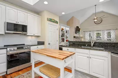 21 Wax Myrtle Court, Hilton Head Island, SC 29926 - Photo 4
