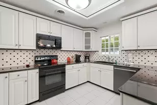 8 Old Military Rd, Hilton Head Island, SC 29928 - Photo 14