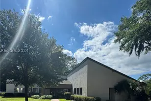 10 Oak Park Dr, Hilton Head Island, SC 29926 - Photo 1