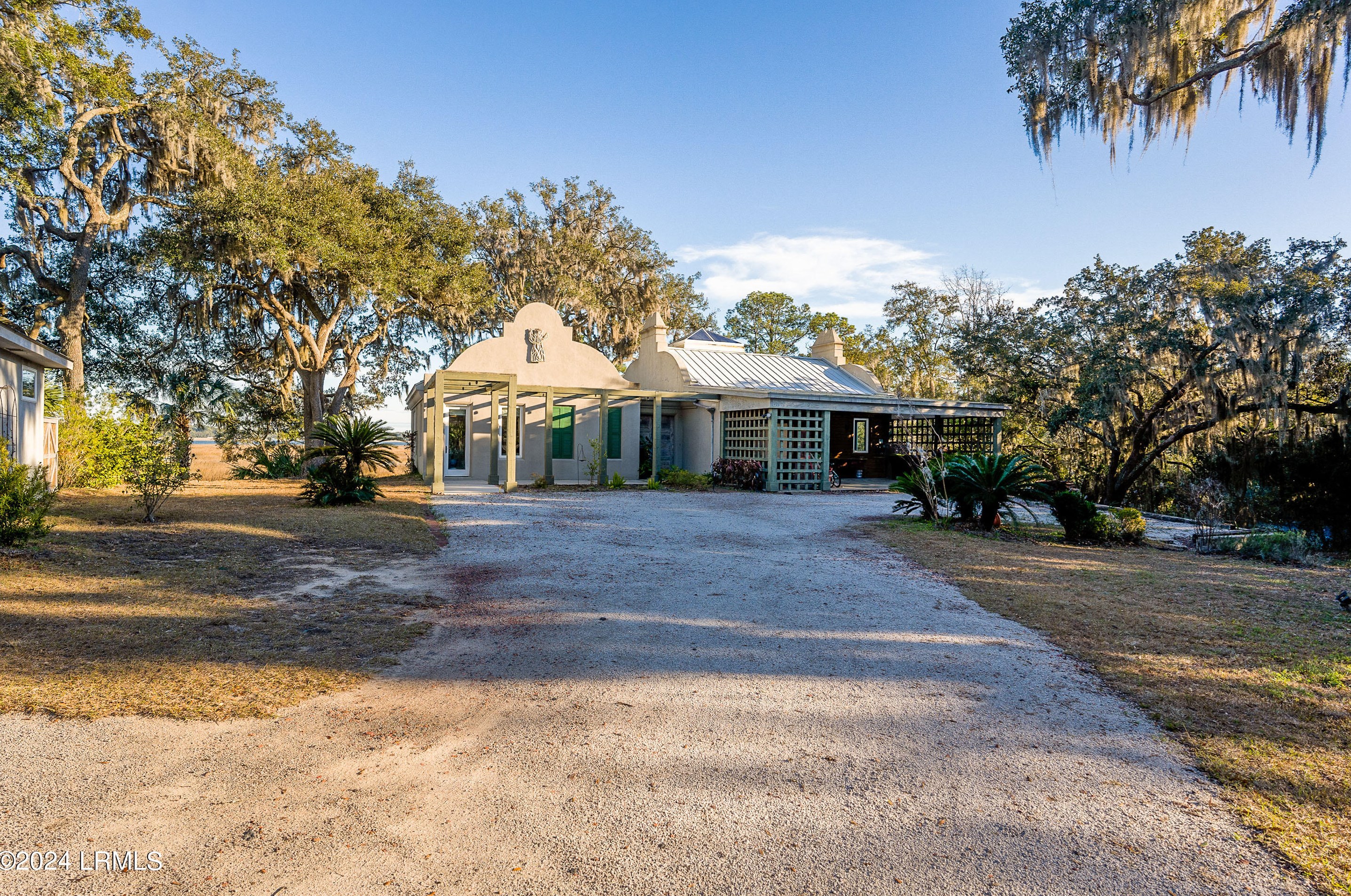 2201 Pigeon Point Rd, Beaufort, SC 29902