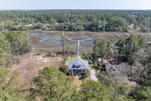8 E River Dr, Beaufort, SC 29907 - Photo 2