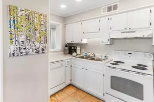 40 Folly Field Rd, Hilton Head, SC 29928 - Photo 4