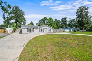 915 Belleview Cir W, Beaufort, SC 29902 - Photo 2