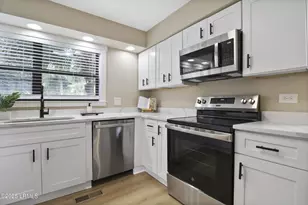 11 Lake Forest Dr, Hilton Head Island, SC 29928 - Photo 16