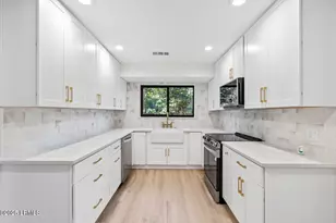 4 Brown Thrasher Rd, Hilton Head Island, SC 29926 - Photo 8