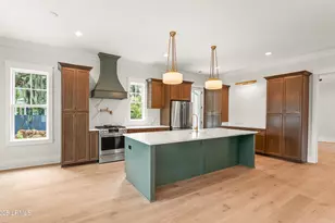 902 Harrington St, Beaufort, SC 29902 - Photo 6