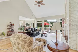 21 Strawberry Hill Rd, Hilton Head Island, SC 29928 - Photo 12