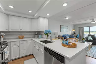 100 Helmsman Way, Hilton Head Island, SC 29928 - Photo 2