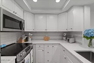 100 Helmsman Way, Hilton Head Island, SC 29928 - Photo 16