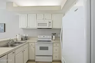 19 Wimbledon Ct, Hilton Head Island, SC 29928 - Photo 6