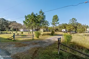351 Brickyard Point Rd N, Beaufort, SC 29907 - Photo 14