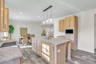 13 Vine St, Hilton Head Island, SC 29926 - Photo 18