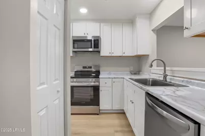 96 Mathews Drive #186, Hilton Head Island, SC 29926 - Photo 14