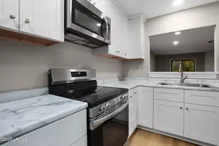 96 Mathews Dr, Hilton Head Island, SC 29926 - Photo 18