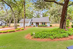 10 Chesterfield Lake Dr, Beaufort, SC 29906 - Photo 2