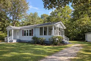 1501 Hogarth St, Beaufort, SC 29902 - Photo 2