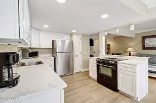 125 Shipyard Dr, Hilton Head Island, SC 29928 - Photo 8