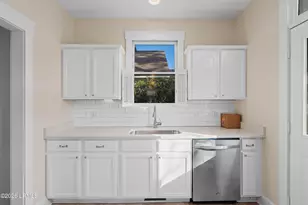 2668 Broad St, Beaufort, SC 29902 - Photo 10