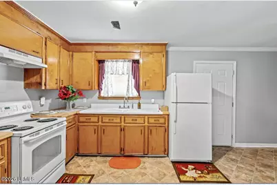 1076 Aiken Avenue S, Fairfax, SC 29827 - Photo 10