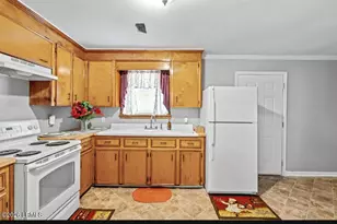 1076 Aiken Ave S, Fairfax, SC 29827 - Photo 10