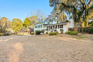 505 Center Dr W, Beaufort, SC 29902 - Photo 2