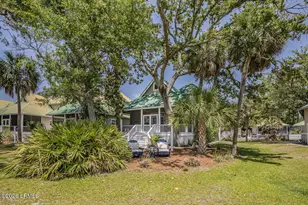 27 Davis Love Dr, Ladys Island, SC 29920 - Photo 2