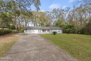 11 Wiggins Rd, Lady's Island, SC 29907 - Photo 2