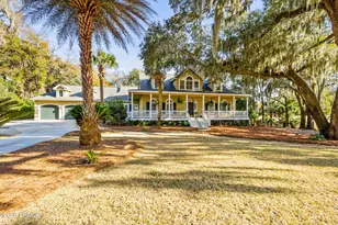 81 Dolphin Point Dr, Beaufort, SC 29907 - Photo 2