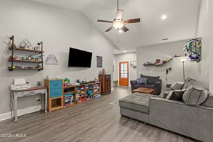14 Carolina Village Cir, Beaufort, SC 29906 - Photo 8