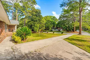 2602 S Royal Oaks Dr, Beaufort, SC 29902 - Photo 4