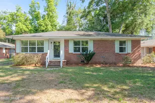 2910 Riverbank Dr, Beaufort, SC 29902 - Photo 2