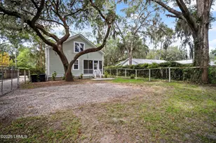 1301 Newcastle St, Beaufort, SC 29902 - Photo 4