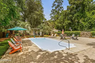 864 Ribaut Rd, Beaufort, SC 29902 - Photo 2