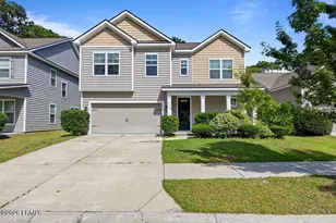 3784 Oyster Bluff Dr, Beaufort, SC 29907 - Photo 2