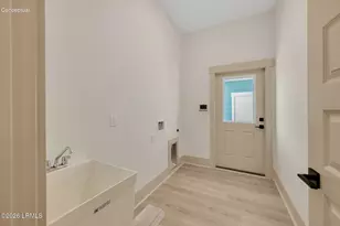 2422 Hermitage Rd, Beaufort, SC 29902 - Photo 8