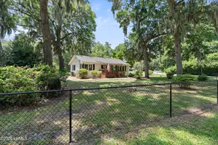 2420 Pine Ct N, Beaufort, SC 29902 - Photo 1