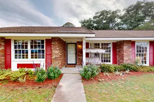 2228 Plantation Dr, Beaufort, SC 29902 - Photo 2