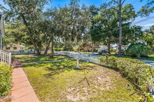 2101 Wilson Dr, Beaufort, SC 29902 - Photo 2