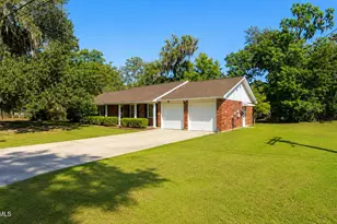 3000 Dogwood St, Beaufort, SC 29906 - Photo 2