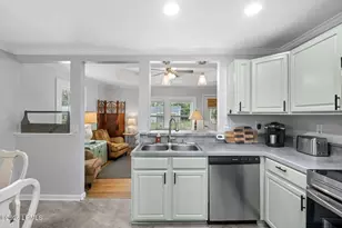 1102 Lafayette St, Beaufort, SC 29902 - Photo 12