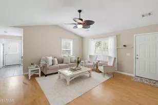 8 Shiney Leaf Ct, Beaufort, SC 29907 - Photo 4