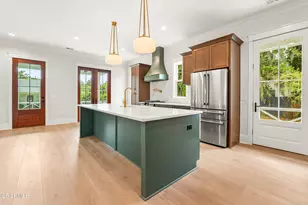 902 Harrington St, Beaufort, SC 29902 - Photo 8