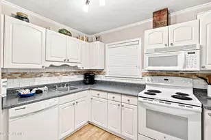 663 William Hilton Pkwy, Hilton Head Island, SC 29928 - Photo 12