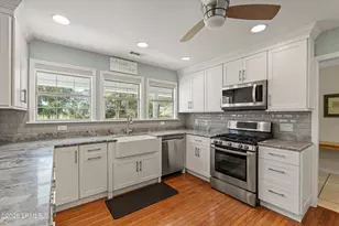 257 Pleasant Point Dr, Beaufort, SC 29907 - Photo 8