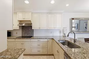 18 Lighthouse Ln, Hilton Head Island, SC 29928 - Photo 14