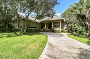 21 Ribaut Dr, Hilton Head, SC 29926 - Photo 2