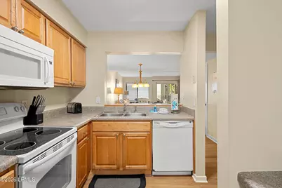 15 Deallyon Avenue #113, Hilton Head, SC 29928 - Photo 4