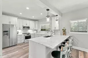 11 Dolphin Point Ln, Hilton Head, SC 29926 - Photo 2