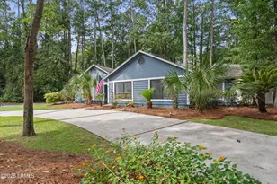 6 Sunflower Ct, Hilton Head, SC 29926 - Photo 2
